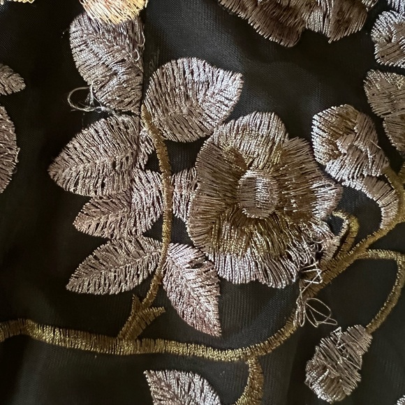 COPY - Lulu’s lace floral dress 🖤 - Picture 12 of 15